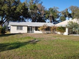 8207 Lakeside Dr  