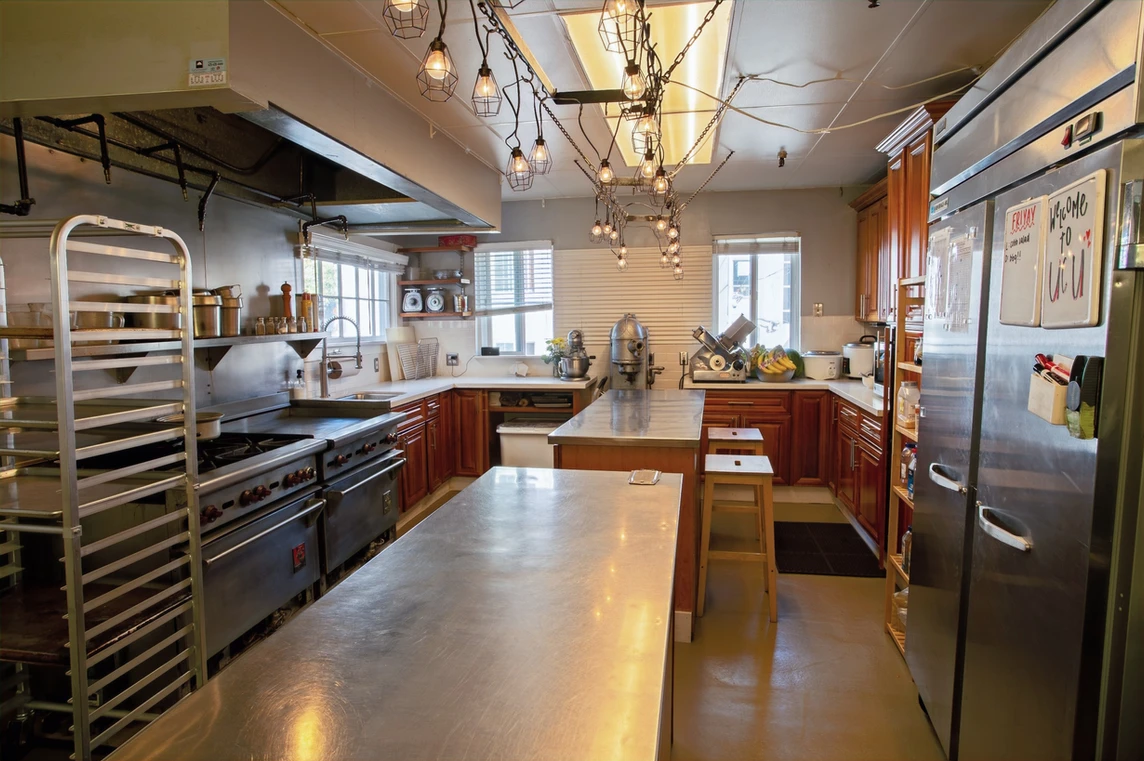 4554 16th Avenue Northeast - Photo 5 of 7