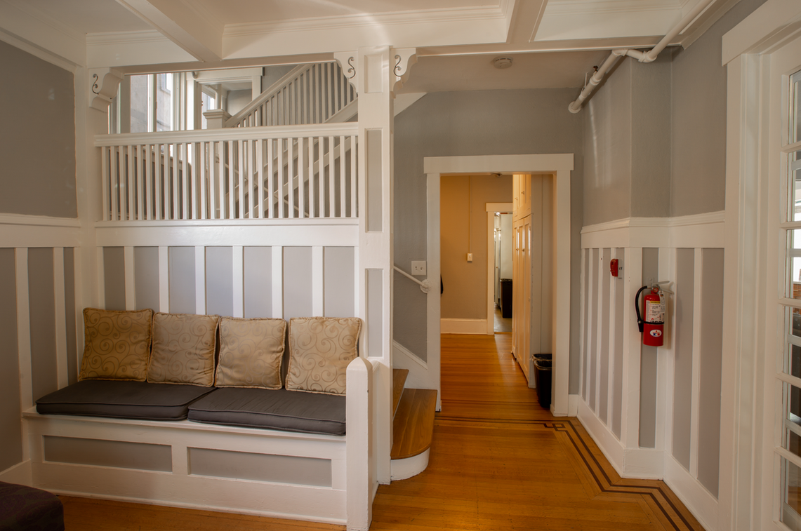 4554 16th Avenue Northeast - Photo 4 of 7