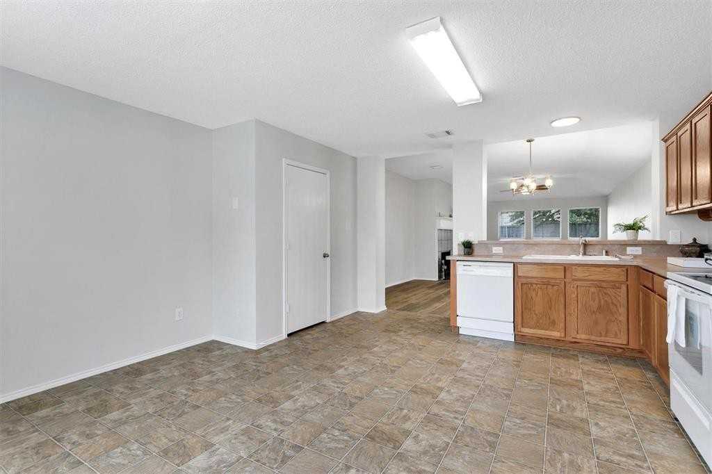 2424 Collier Drive - Photo 4 of 10