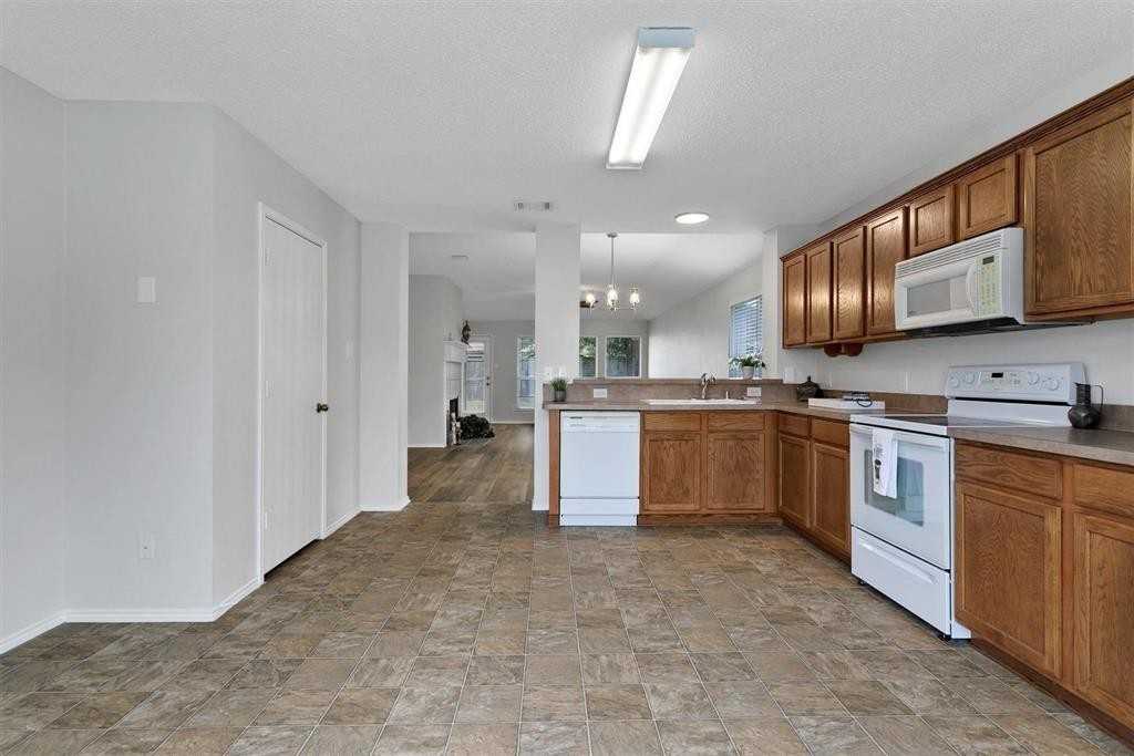 2424 Collier Drive - Photo 5 of 10