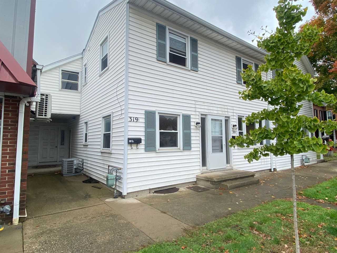 319 1/2 E Main St, Circleville, OH 43113 1 Bedroom House for 800/month