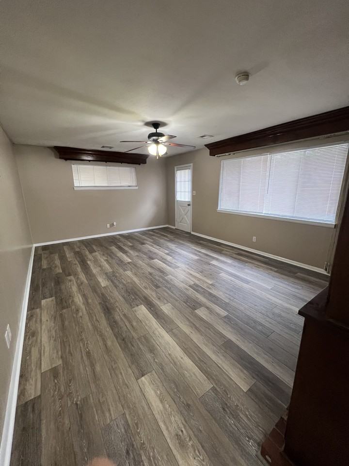 652 Se Elmhurst Ave #NA - Photo 3 of 18