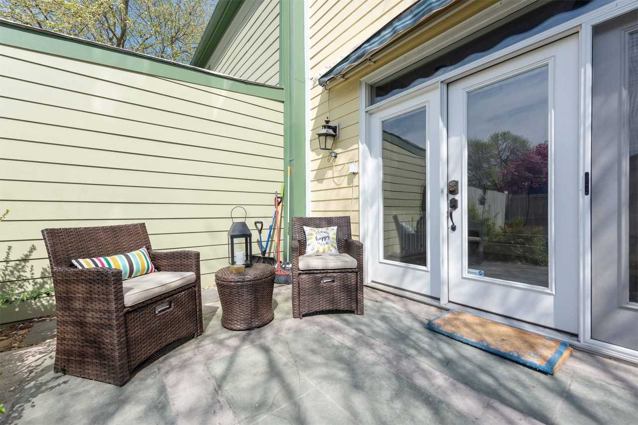 1020 Oronoco St - Photo 3 of 30