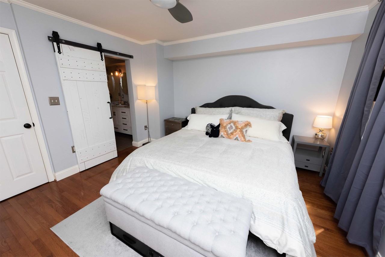 1020 Oronoco St - Photo 2 of 30