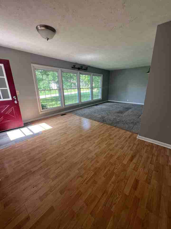 403 E Elm St - Photo 2 of 16