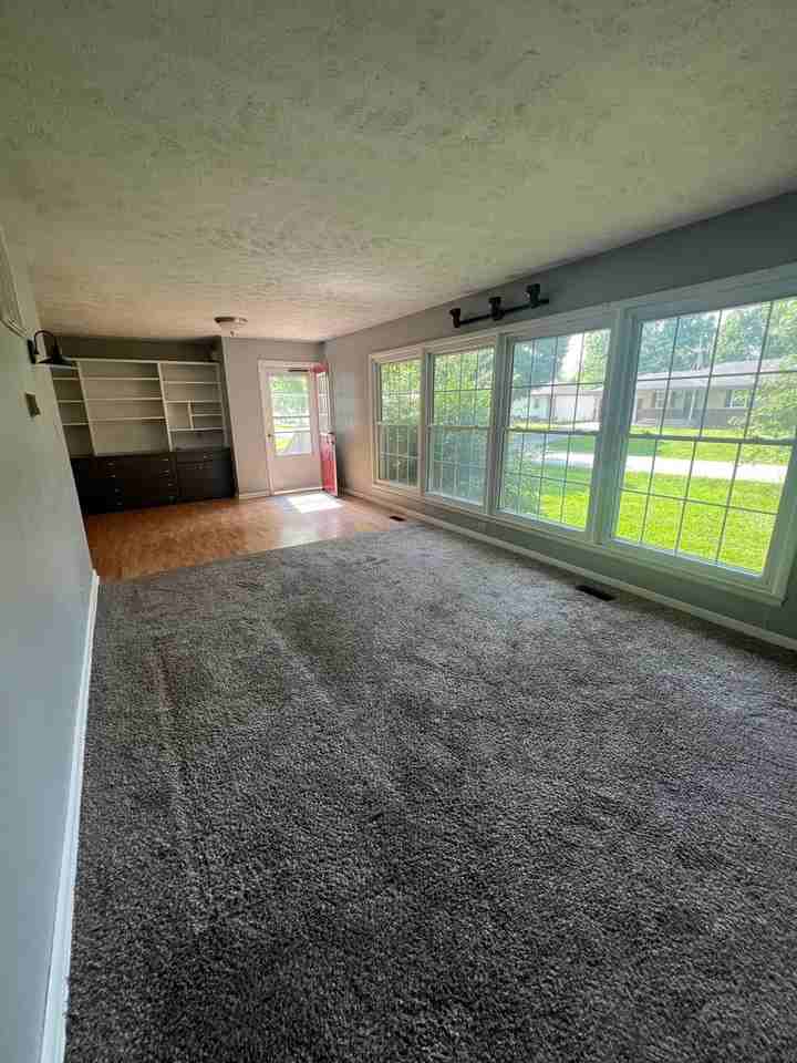 403 E Elm St - Photo 3 of 16