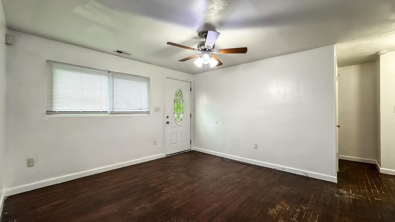 3407 Tait Terrace - Photo 2 of 15