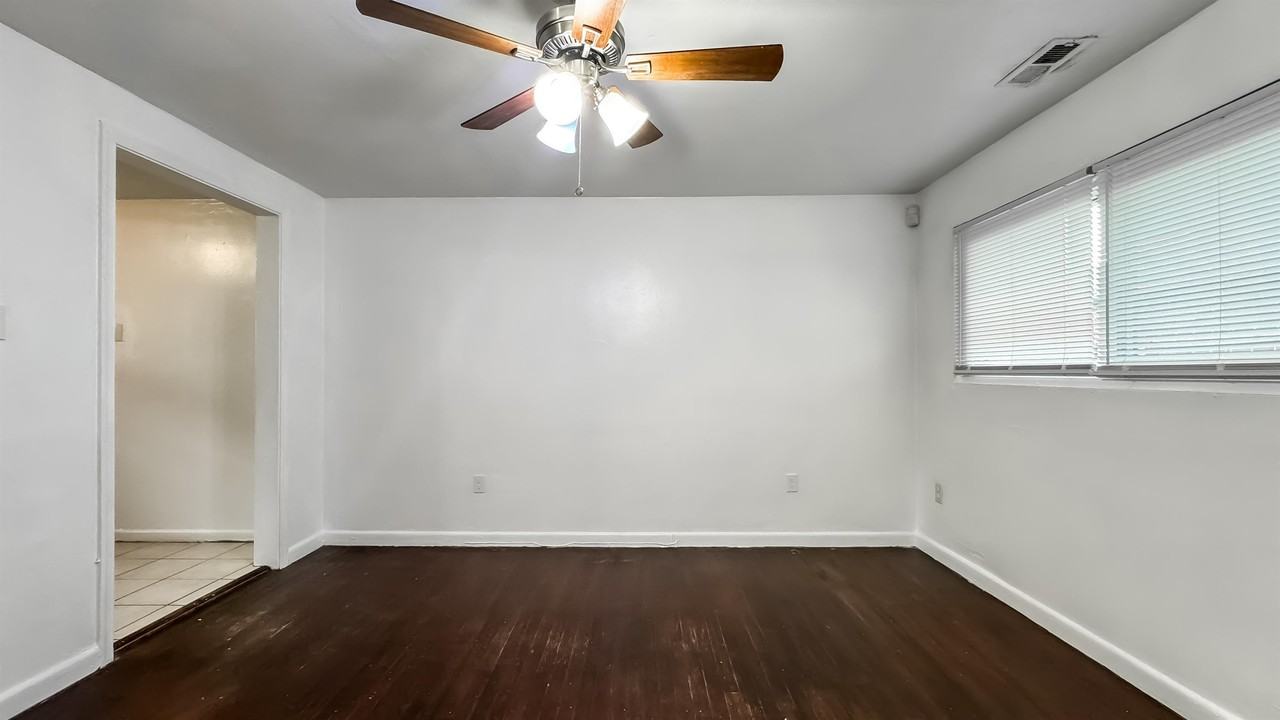 3407 Tait Terrace - Photo 3 of 15