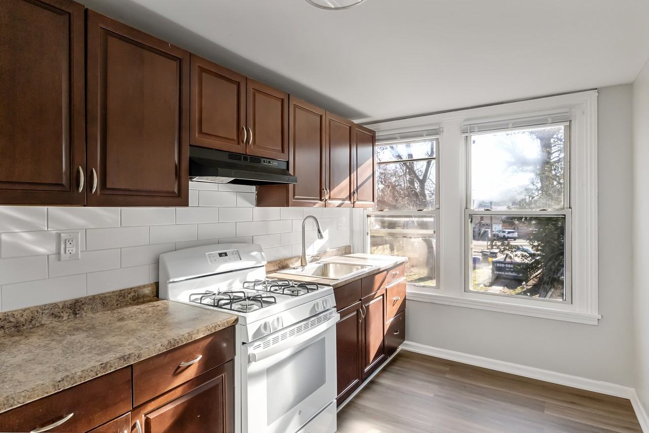 212 Warren Street (OBP) - Photo 5 of 11