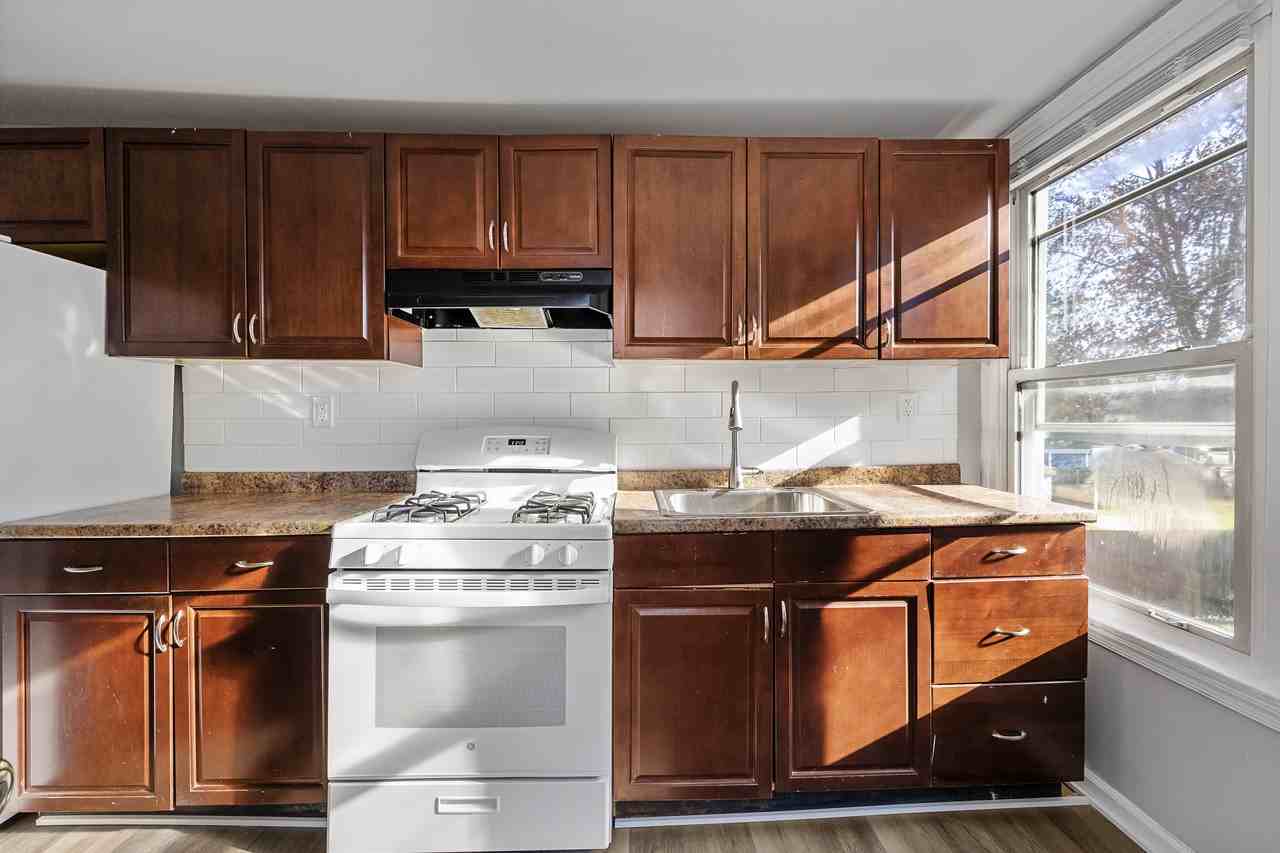 212 Warren Street (OBP) - Photo 6 of 11