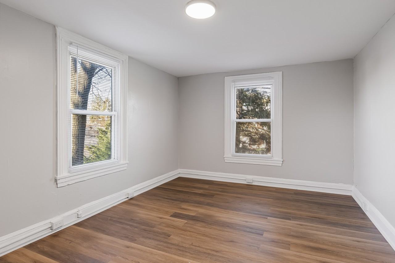 212 Warren Street (OBP) - Photo 7 of 11