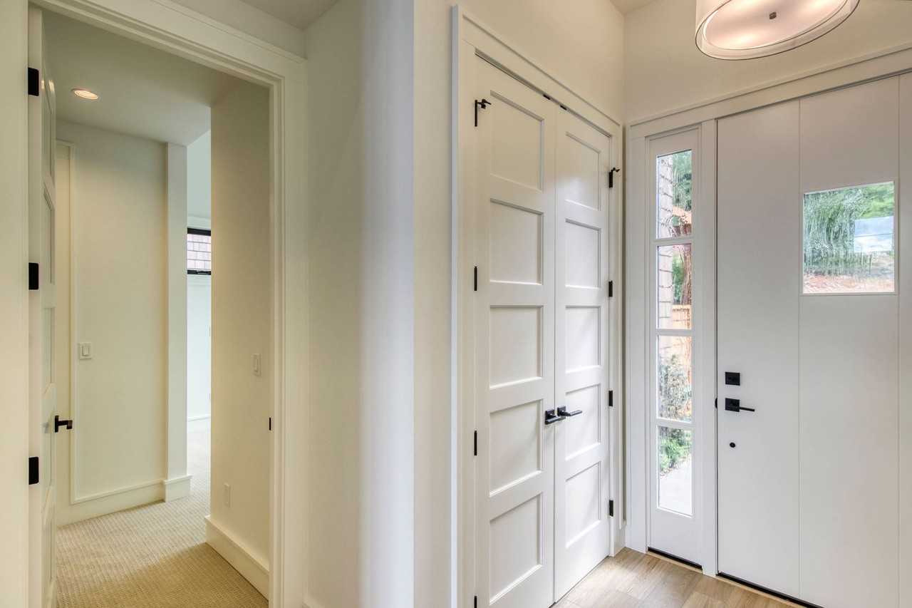 4813 Ne Dotson Loop - Photo 3 of 25