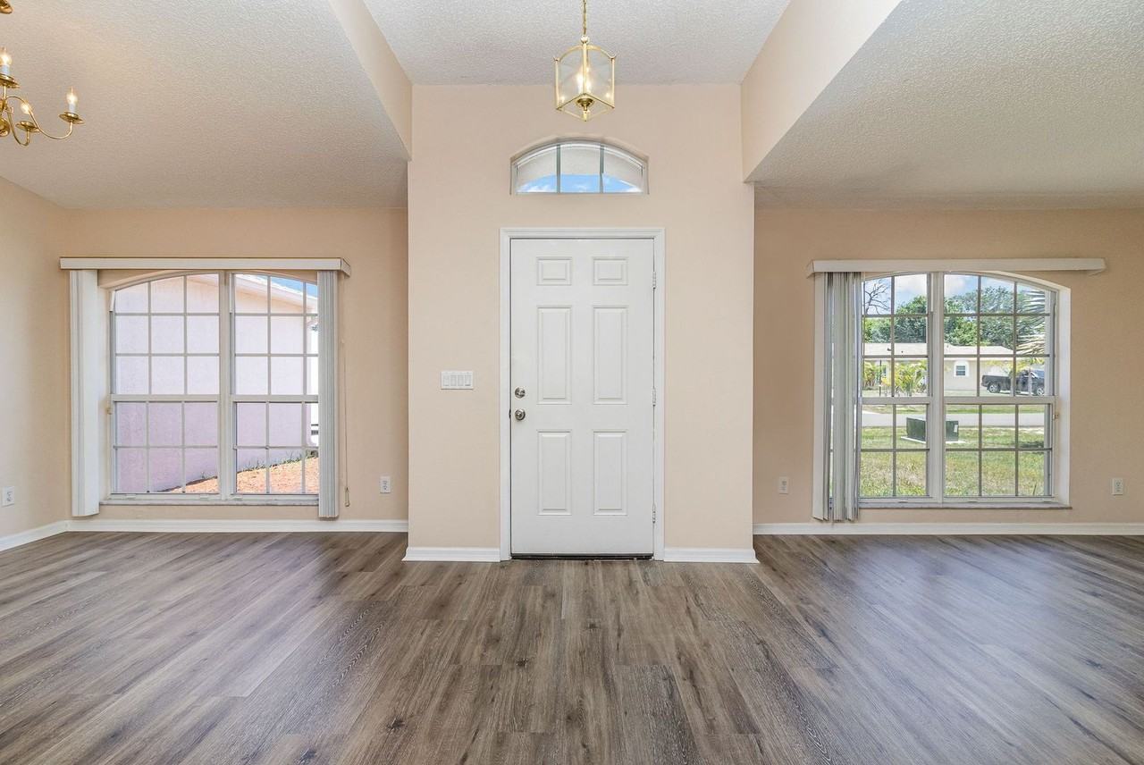 586 Justine Ave Nw - Photo 2 of 22