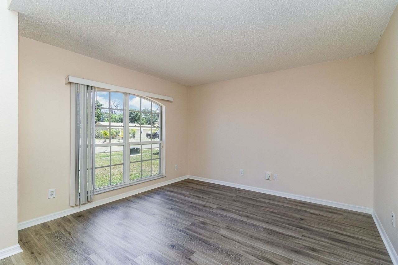 586 Justine Ave Nw - Photo 3 of 22