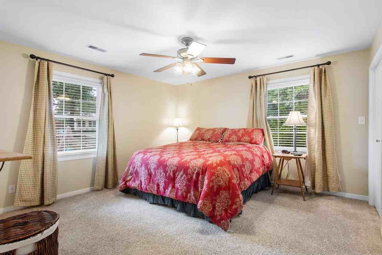 4533 Haymarket Ln - Photo 4 of 15
