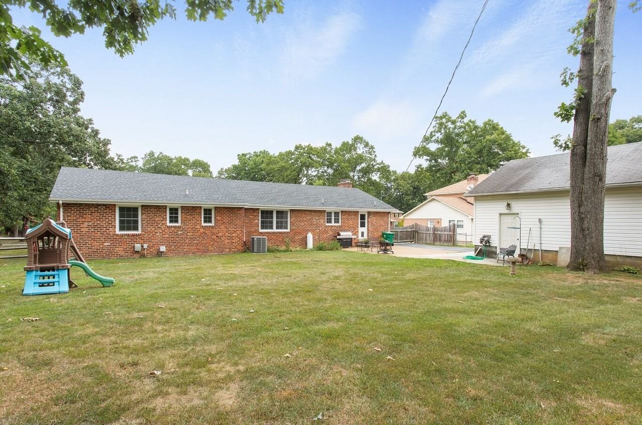 4533 Haymarket Ln - Photo 6 of 15