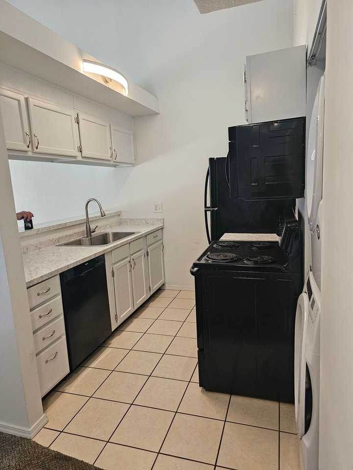 645 Chuck Gray Ct - Photo 4 of 14