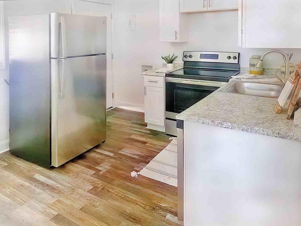 2445 Julia Ave Apt D - Photo 2 of 23