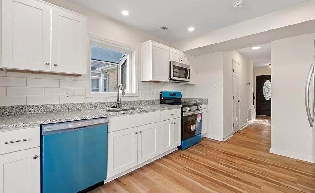 1296 Hazelwood St - Photo 2 of 7
