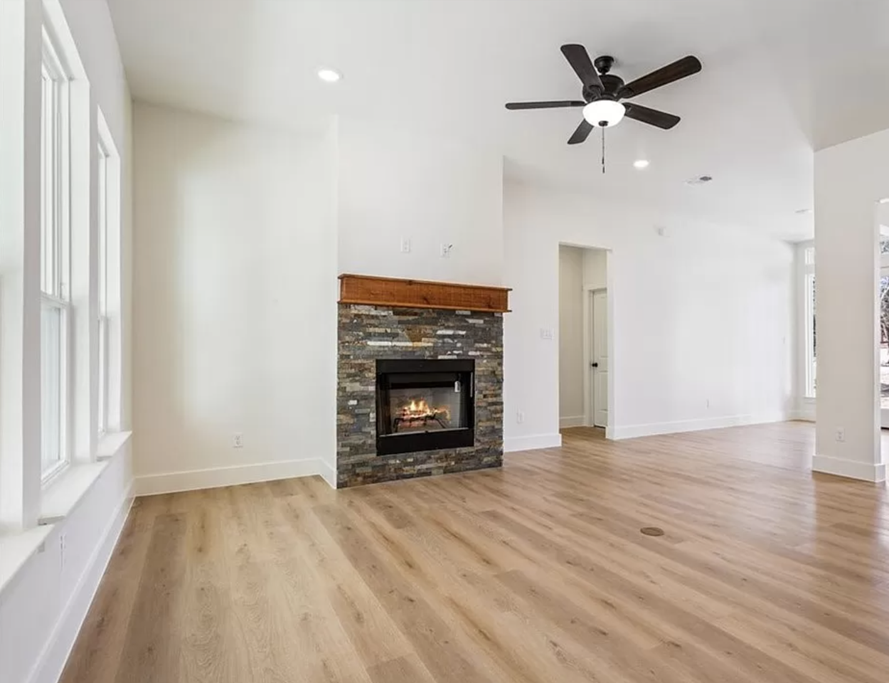 16377 Charlya Dr - Photo 2 of 7