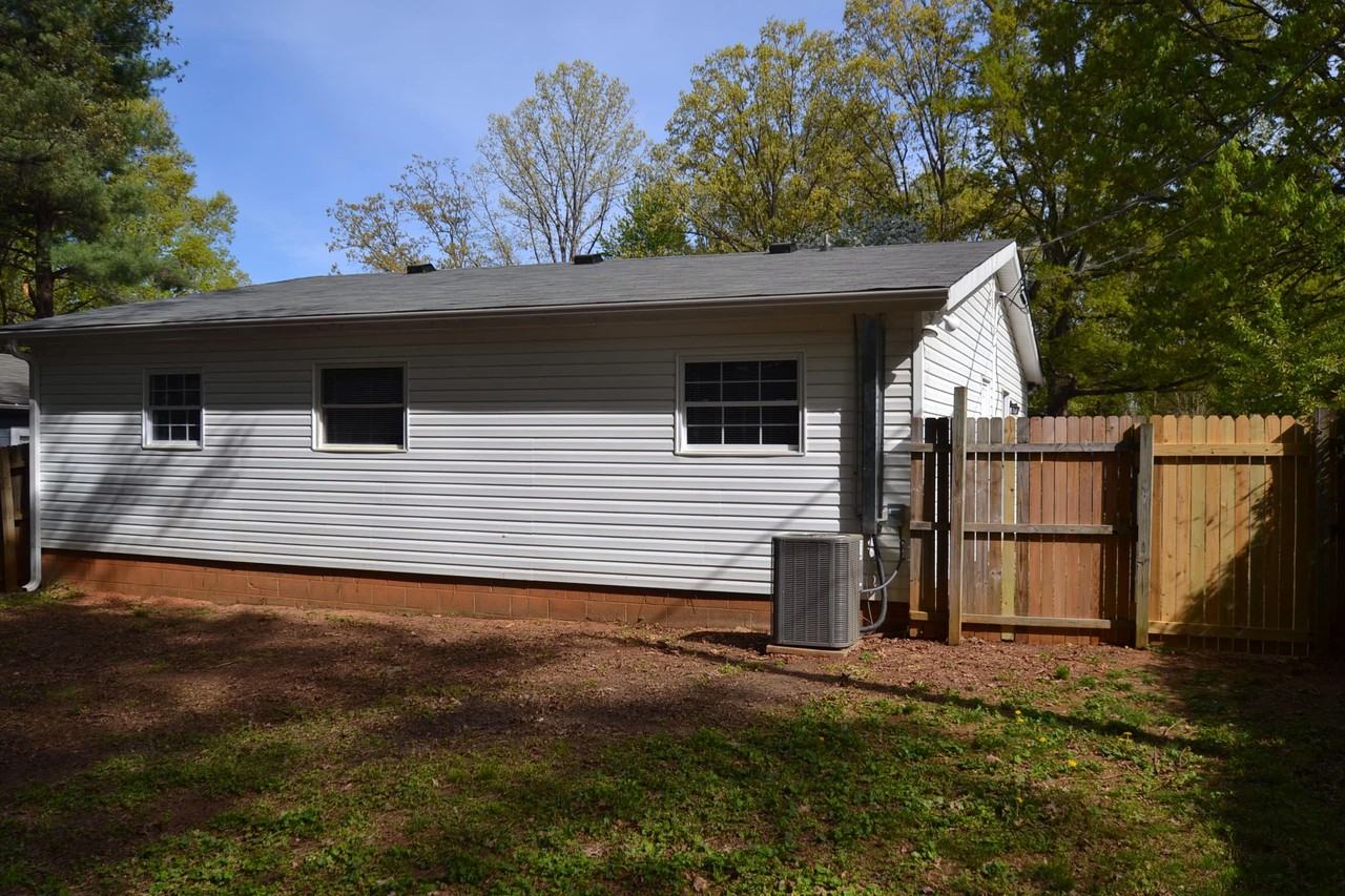 403 Spicewood Dr - Photo 3 of 11