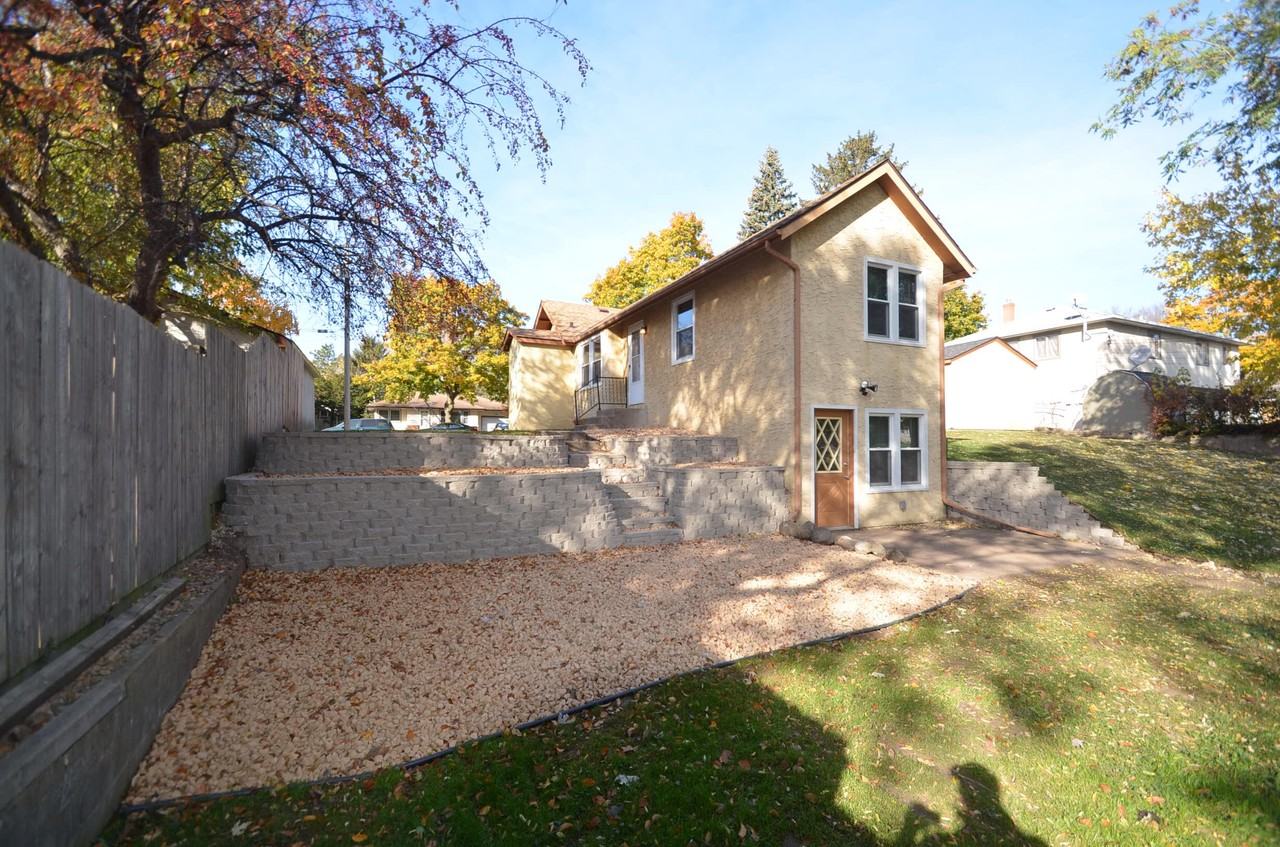 1366 Hazelwood St - Photo 2 of 5