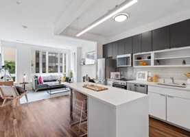 featured image of 165 Huguenot Street