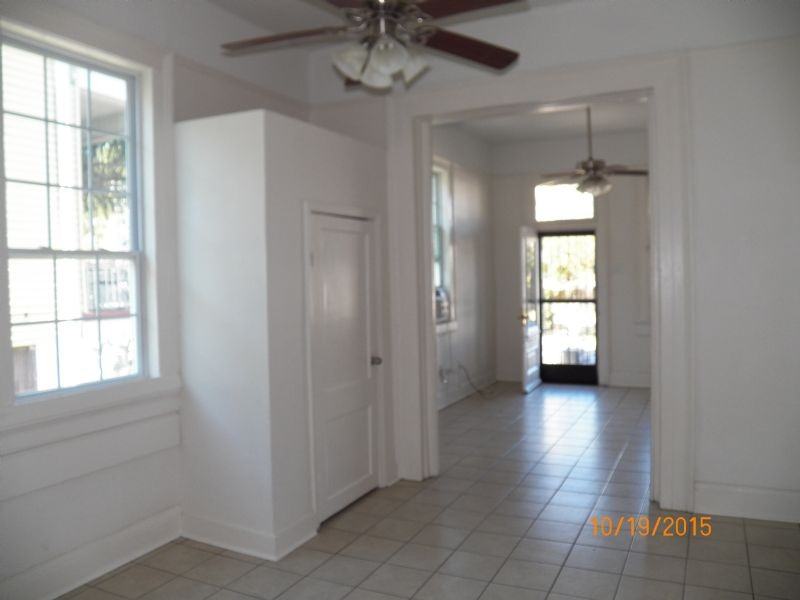 526 S Genois St - Photo 3 of 9