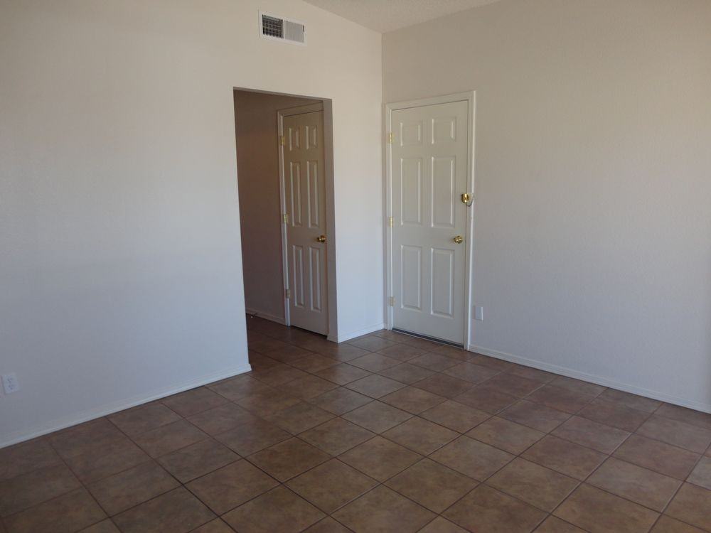 322 Thorn Ave - Photo 2 of 13