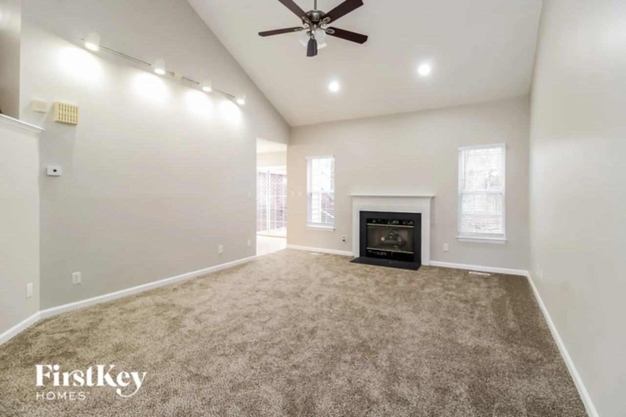 2700 Blockhouse Ct - Photo 2 of 15