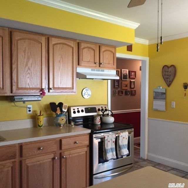 529 Wading River Rd - Photo 2 of 12