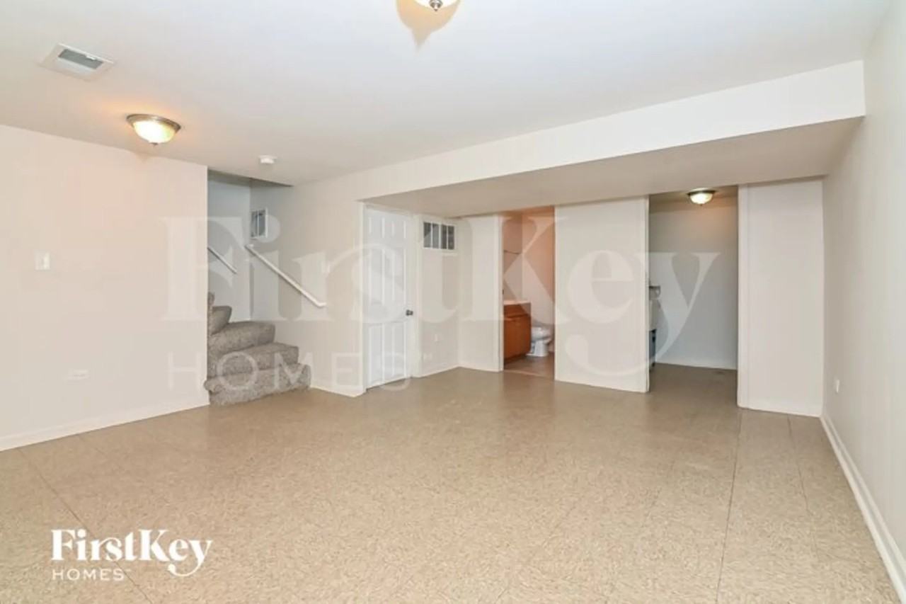 7220 W 73rd St - Photo 2 of 16