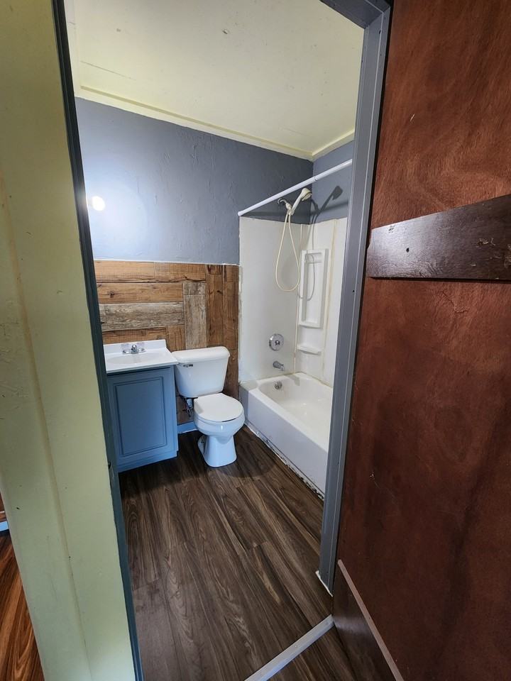 405 5th St #A - Photo 2 of 6