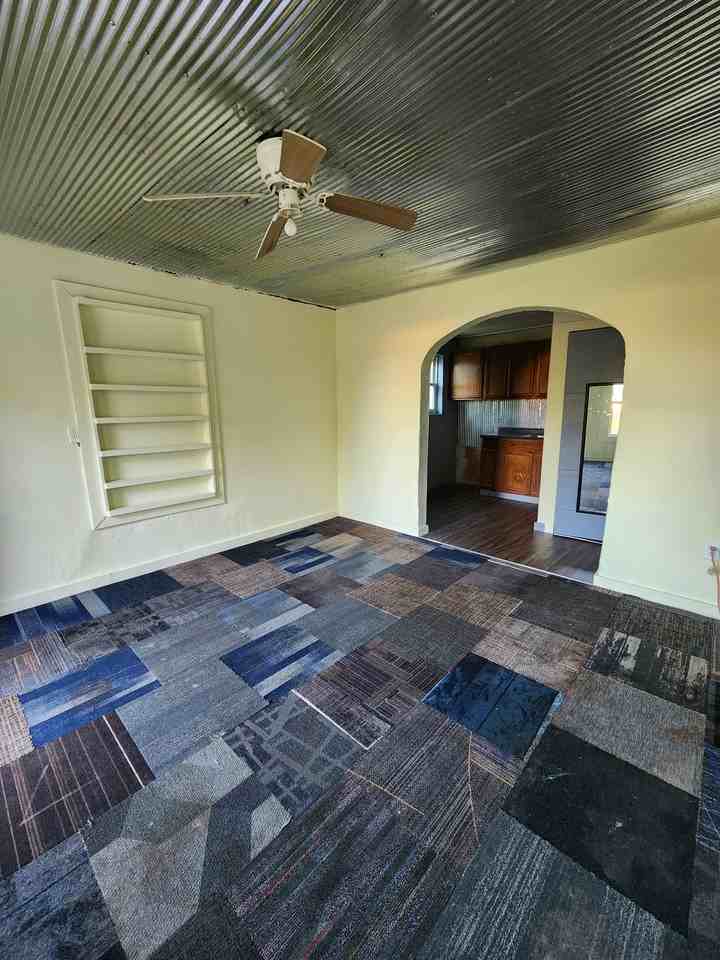 405 5th St #A - Photo 3 of 6