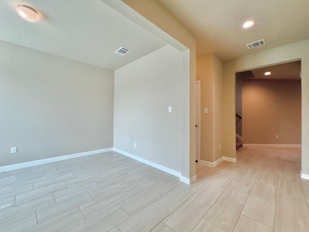 1606 Misty Elm St - Photo 3 of 42