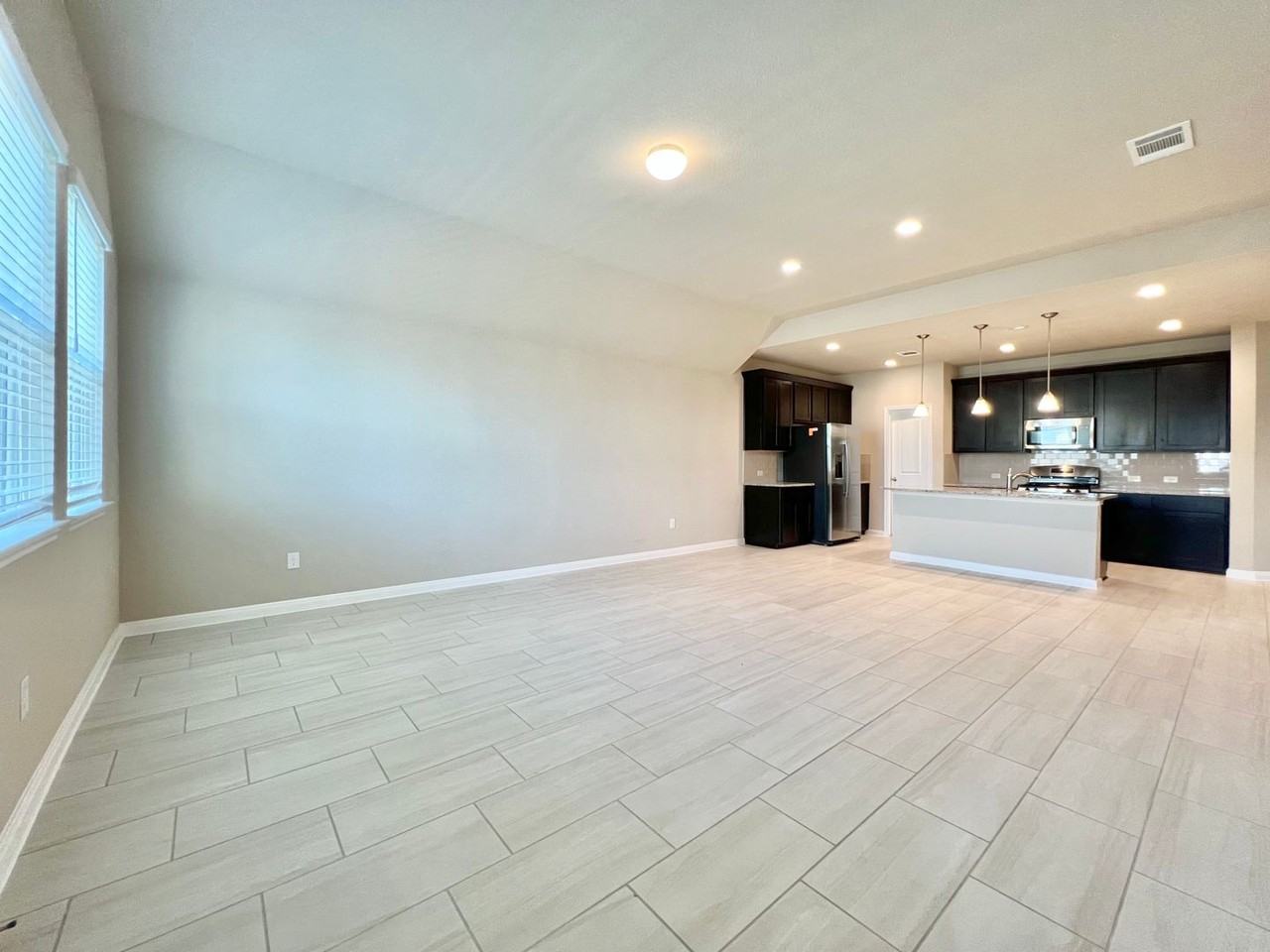 1606 Misty Elm St - Photo 6 of 42