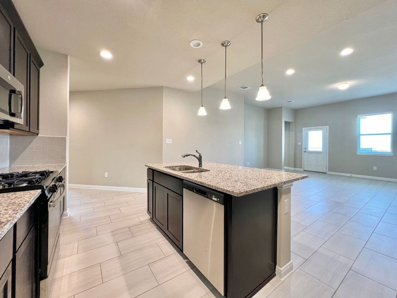 1606 Misty Elm St - Photo 7 of 42
