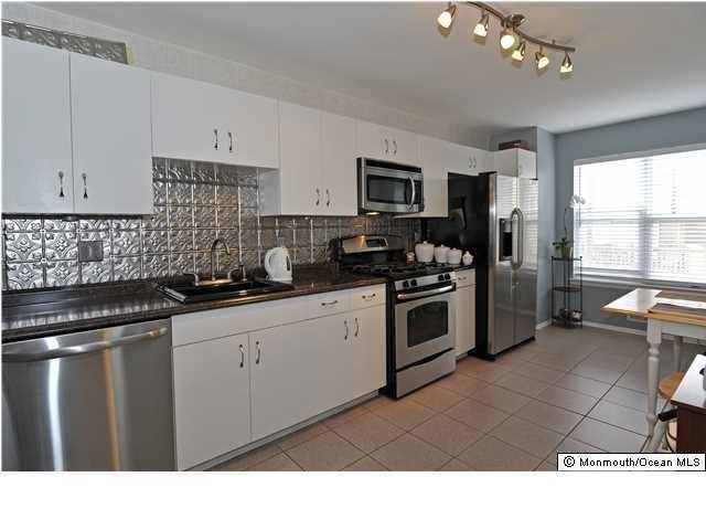 72 Atrium Way - Photo 2 of 12