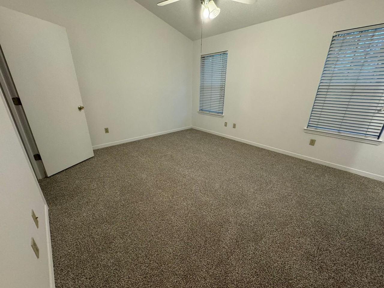 9480 Ironwood Ct - Photo 3 of 15