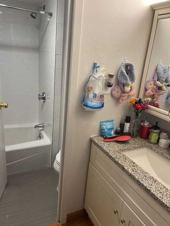 1112 Commonwealth Ave - Photo 3 of 8