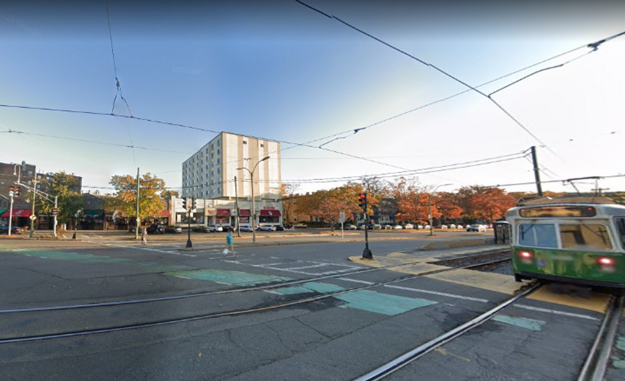 1112 Commonwealth Ave - Photo 4 of 8