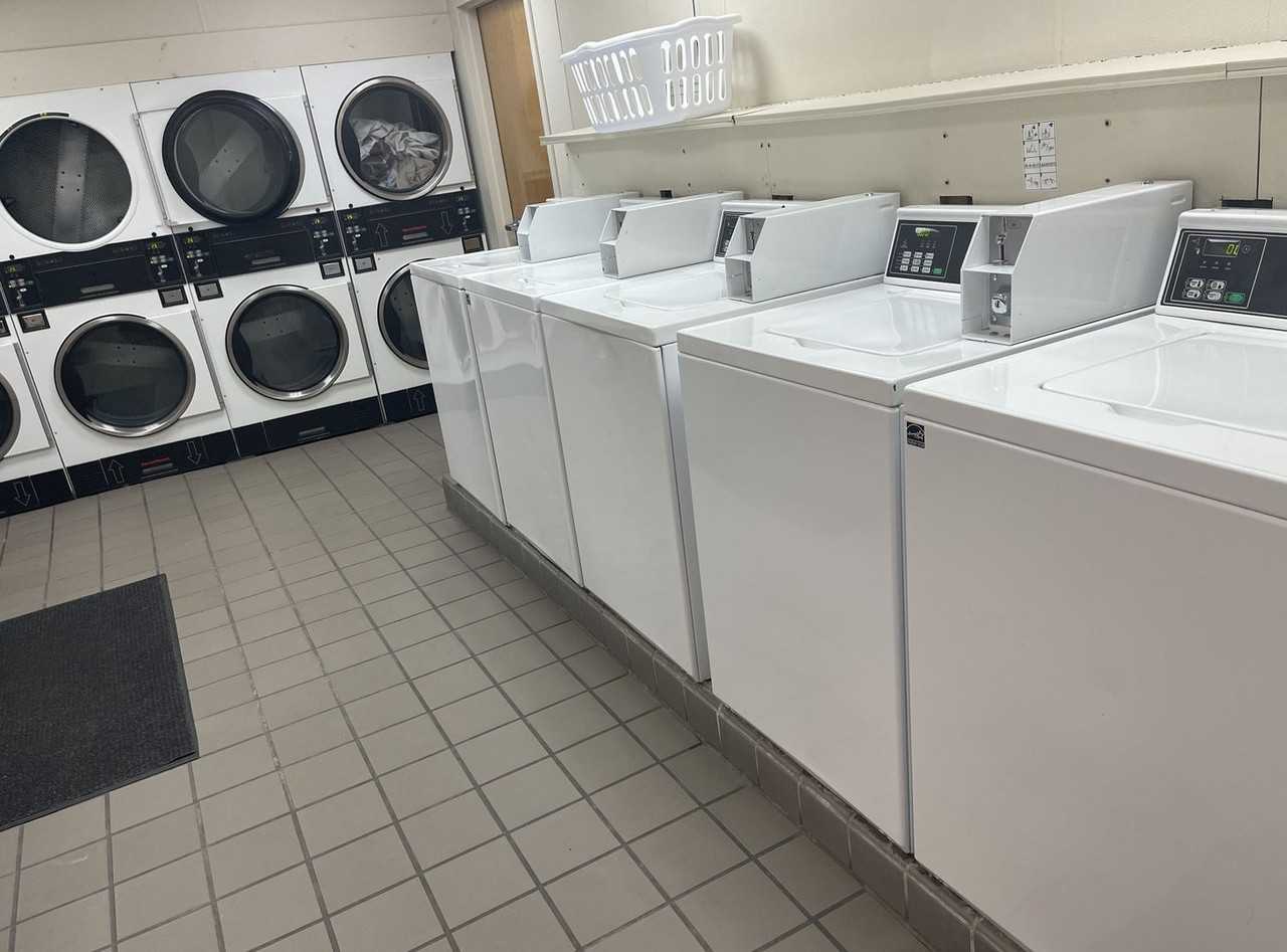 1112 Commonwealth Ave - Photo 5 of 8