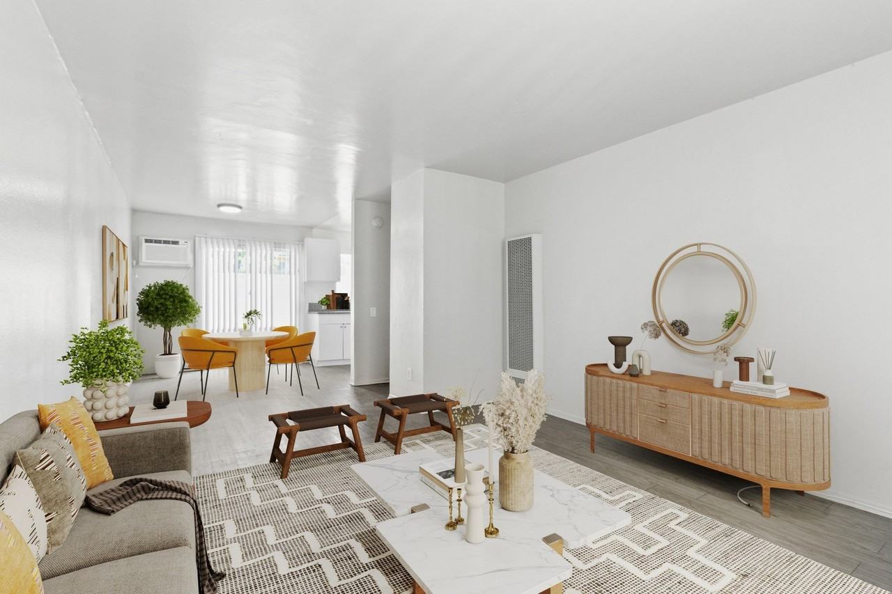 Carlyle Court Apartment Homes - Photo 3 of 8