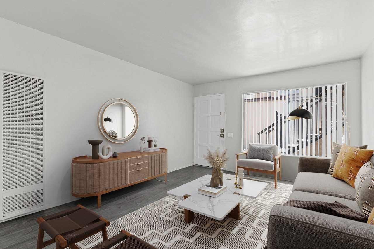 Carlyle Court Apartment Homes - Photo 4 of 8