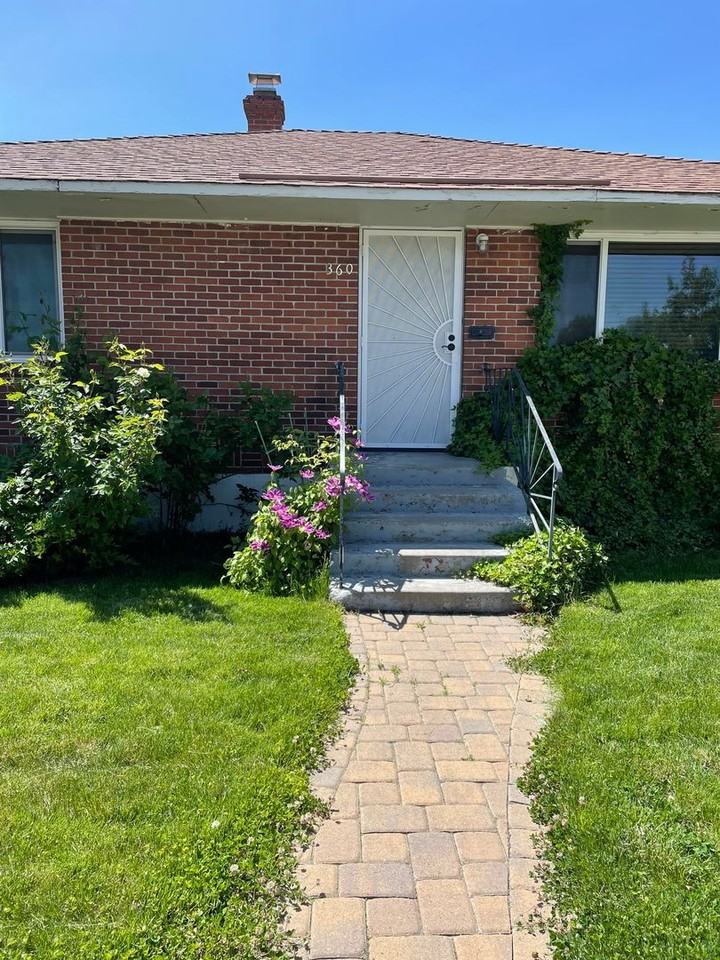 360 W Plumb Ln - Photo 2 of 6