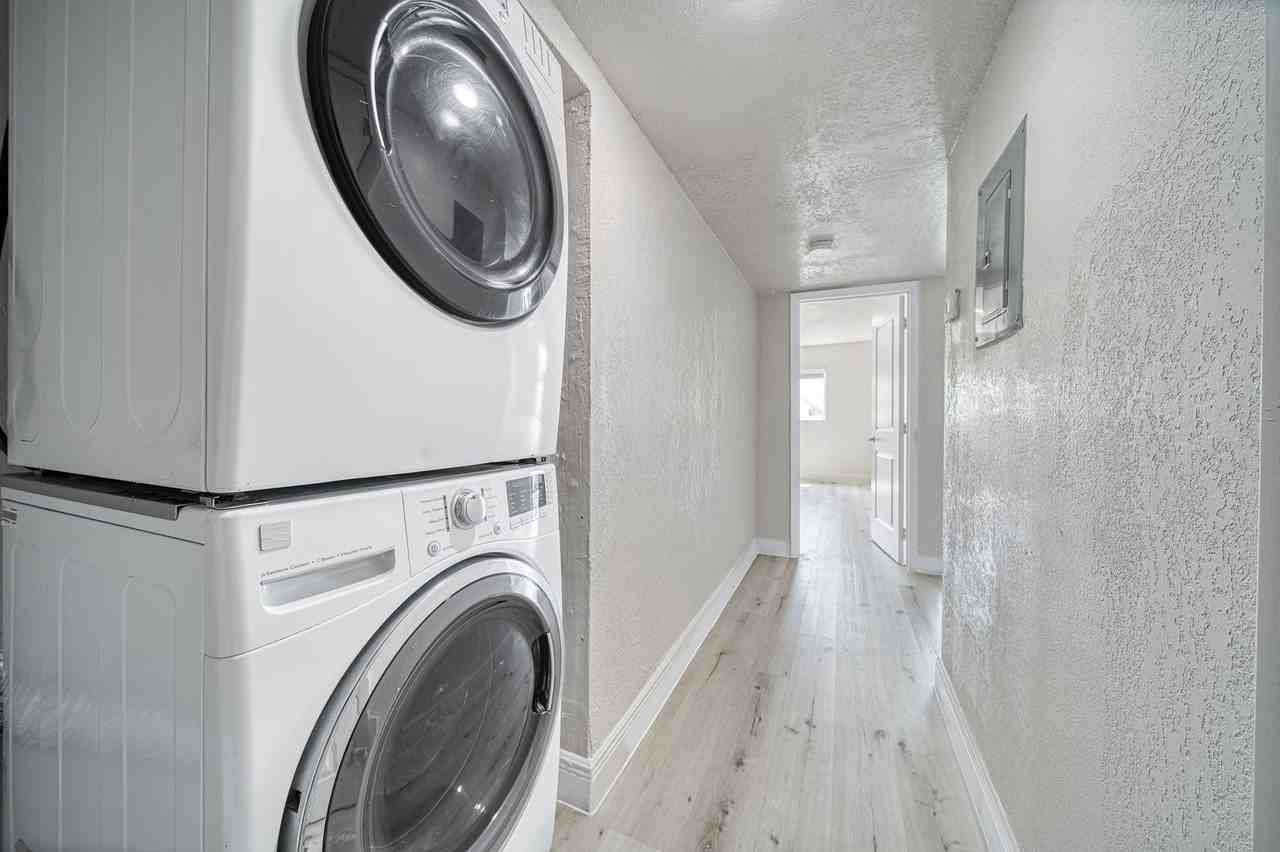 Prestige Biscayne Apartments - Photo 3 of 14