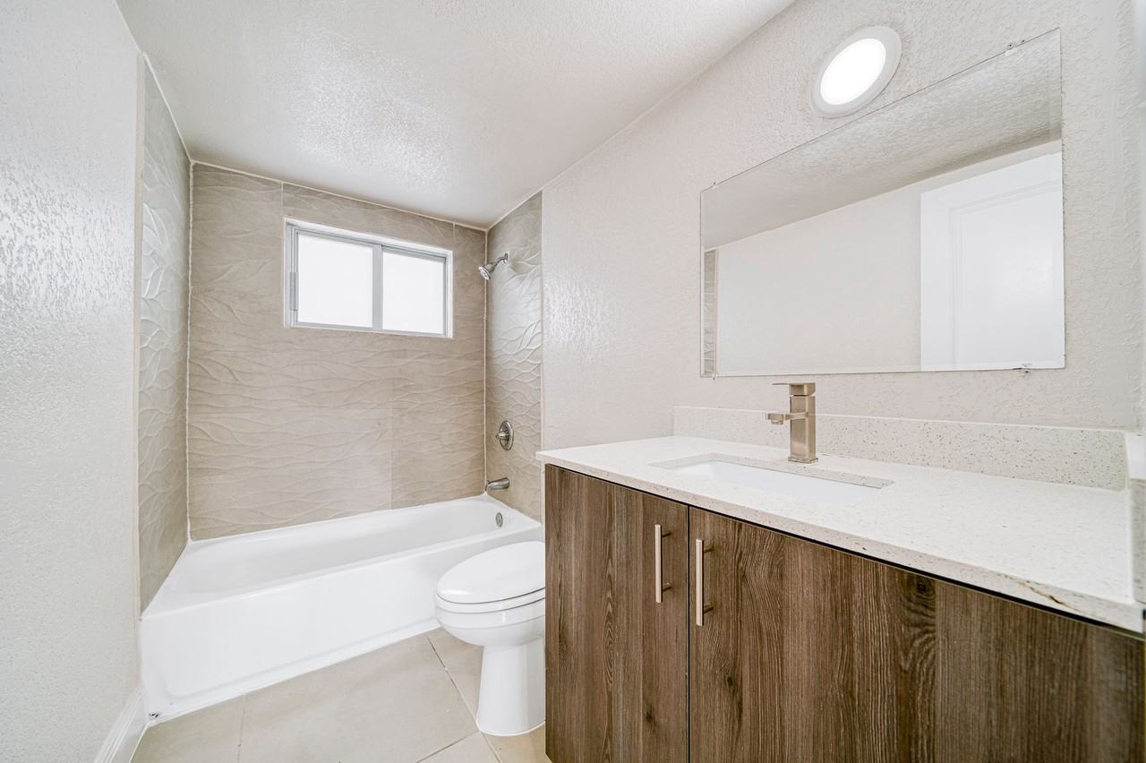 Prestige Biscayne Apartments - Photo 5 of 14