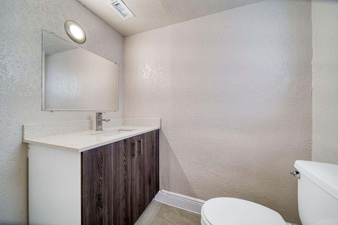Prestige Biscayne Apartments - Photo 7 of 14