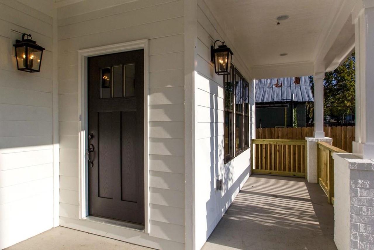 2044 Straightway Ave - Photo 2 of 15